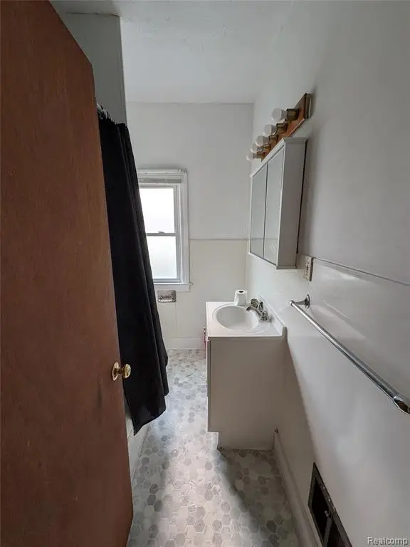 16137 Evergreen, Eastpointe, MI 48021 - Image #2