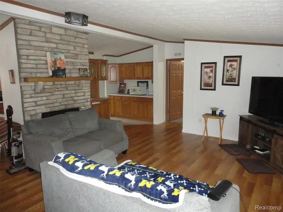 25182 Frontier Circle, Flat Rock, MI 48134 - Image #2