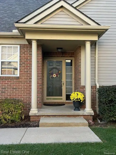 9062 Rhyan, White Lake, MI 