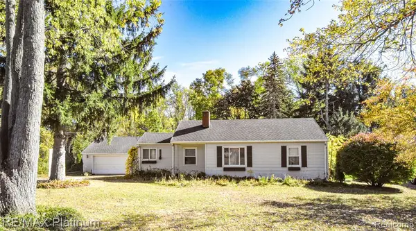 1428 N Pontiac, Walled Lake, MI 