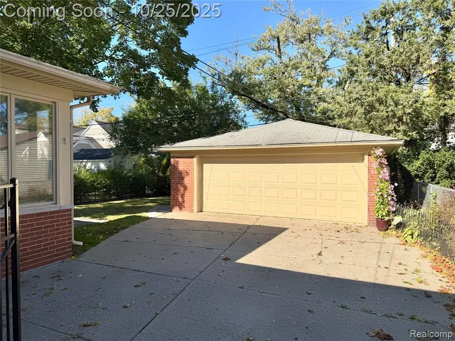 10774 Lincoln, Huntington Woods, MI  - Image #3