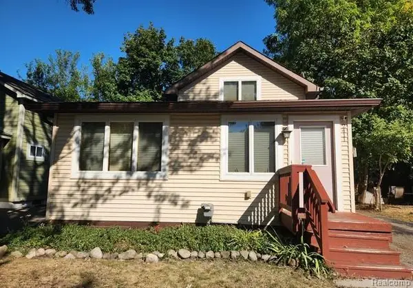 2411 Pine Lake, Keego Harbor, MI 