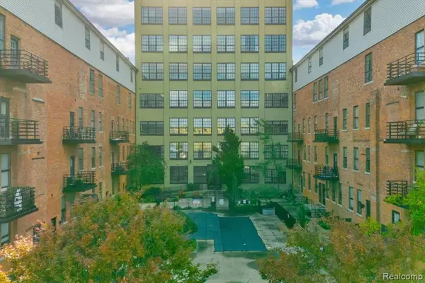 6533 E Jefferson #230T, Detroit, MI 48207