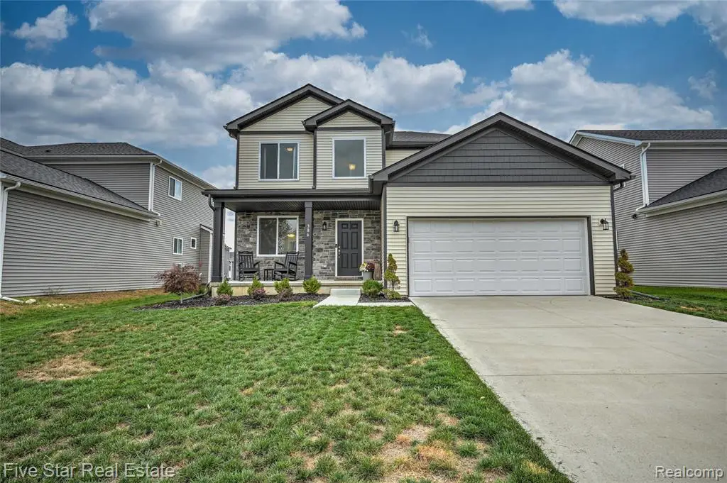 386 Edge Brook, Holly, MI  - Image #1