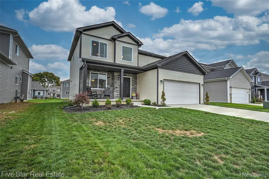 386 Edge Brook, Holly, MI  - Image #3