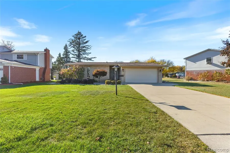29281 Stellamar, Southfield, MI  - Image #2