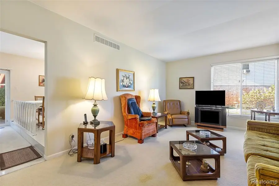 29281 Stellamar, Southfield, MI  - Image #3