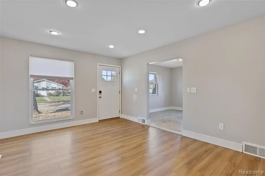 27138 Alger, Madison Heights, MI  - Image #2