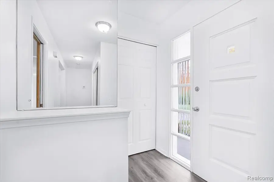 25146 Dallas, Grosse Ile, MI  - Image #3