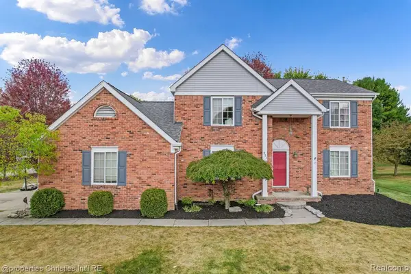 921 River Valley, Lake Orion, MI 