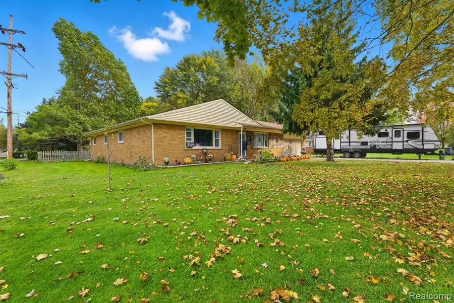 38990 Lanse Creuse, Harrison Township, MI  - Image #2