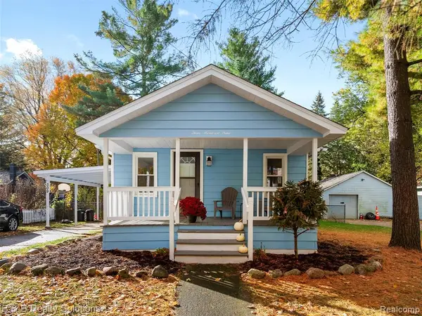 309 School, Almont, MI 