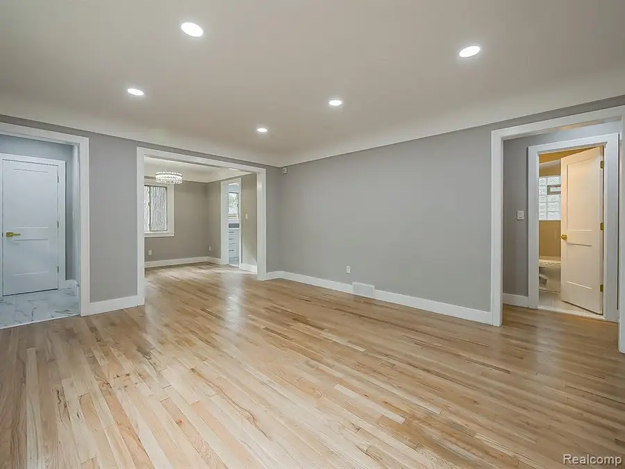21301 Kipling, Oak Park, MI  - Image #2