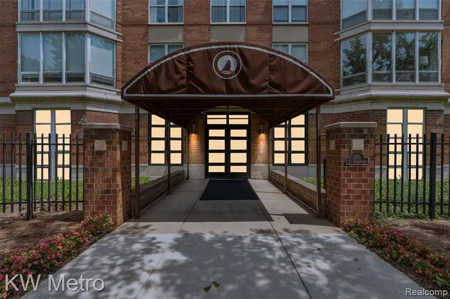 250 E Harbortown #103, Detroit, MI  - Image #2