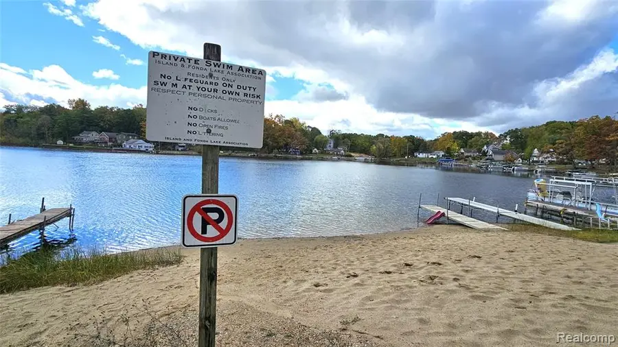 10584 Kenrich, Brighton, MI  - Image #2