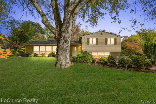 1585 Kingsmere, Rochester Hills, MI 