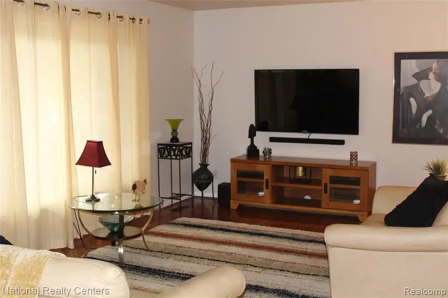 11860 Crooked, South Lyon, MI  - Image #3