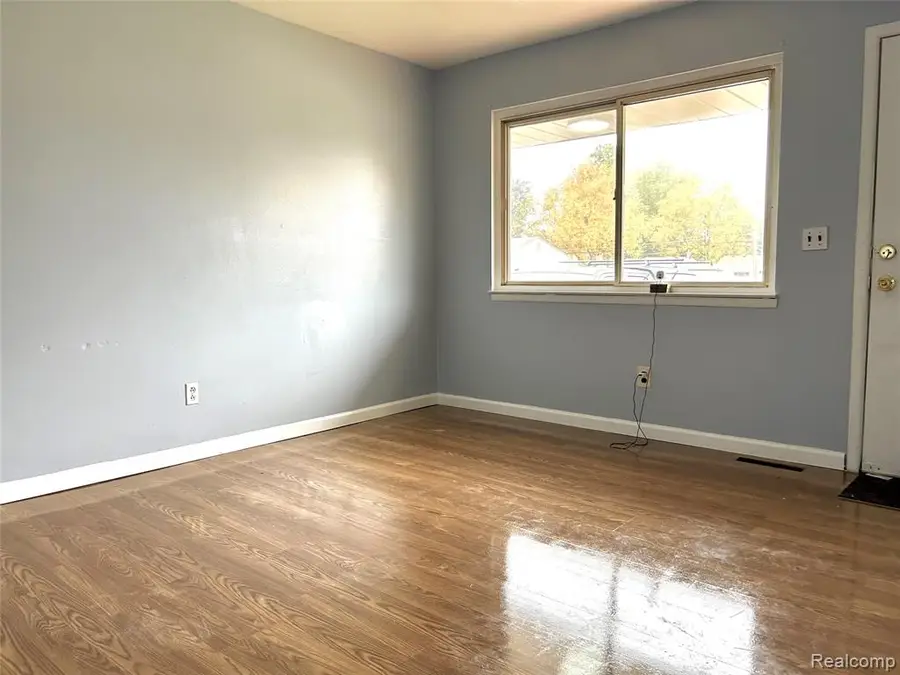 4863 Glenis, Dearborn Heights, MI 48125 - #2