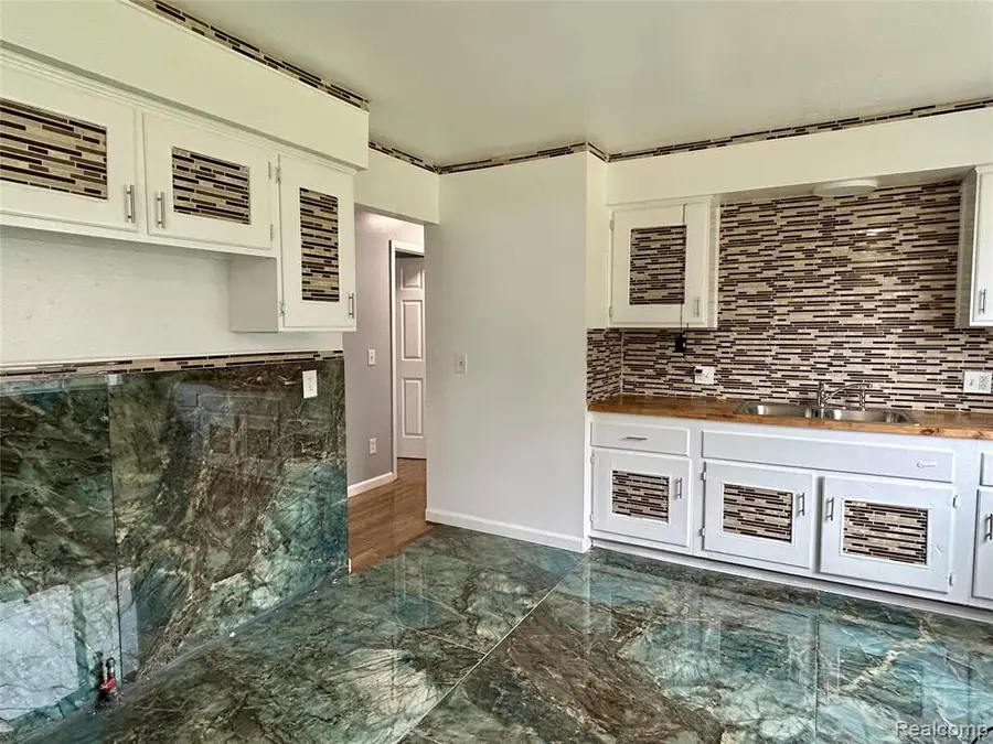 4863 Glenis, Dearborn Heights, MI 48125 - #3