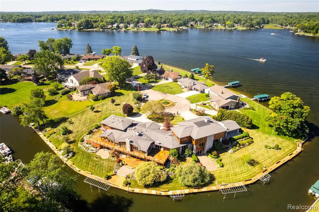 4190 Aquarina, Waterford, MI  - Image #1