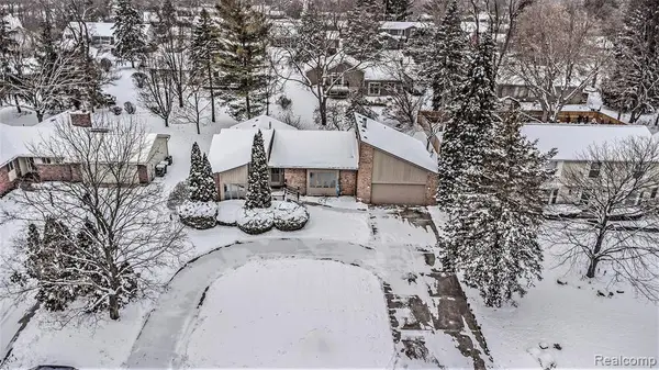 6429 Woodglen, Clarkston, MI 