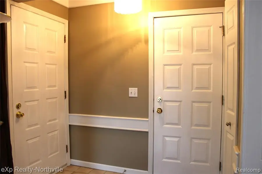 6651 Hearthside #1, West Bloomfield, MI  - Image #3