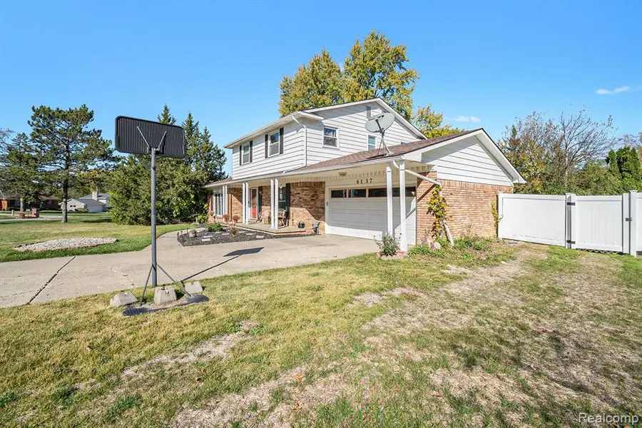 6137 Pebbleshire, Grand Blanc, MI  - Image #3