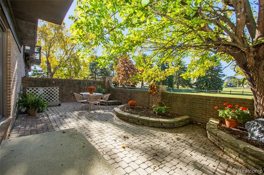 224 Country Club #9, Saint Clair Shores, MI  - Image #3