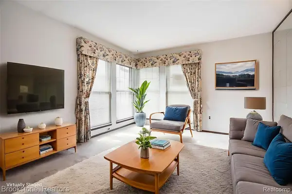 2808 Roundtree, Troy, MI 