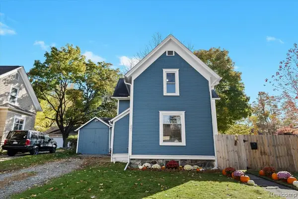 221 S Barnard, Howell, MI 