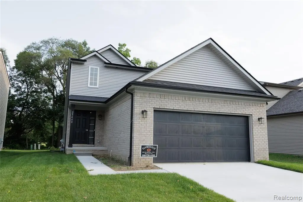 23207 Dale Allen, Clinton Township, MI 48035 - #1
