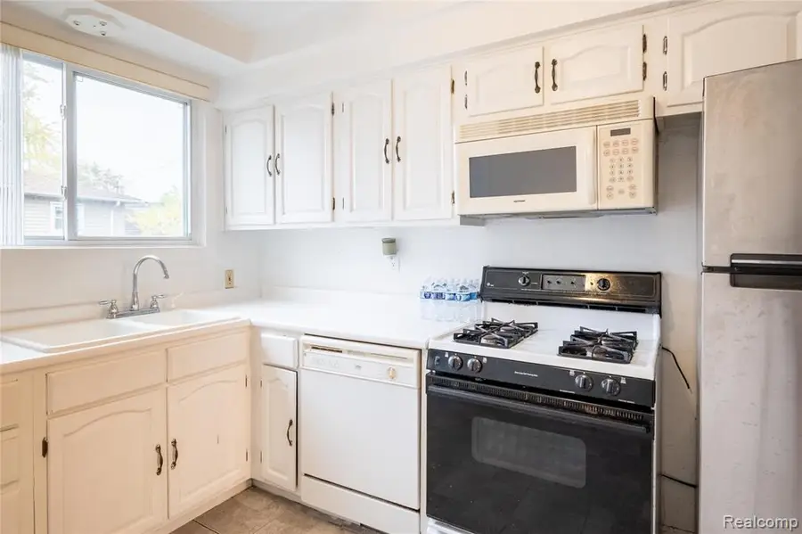 331 Elizabeth Lake, Pontiac, MI  - Image #2