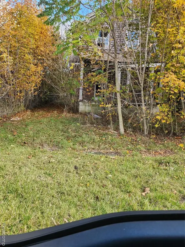 2414 Delmar, Flint, MI 48504