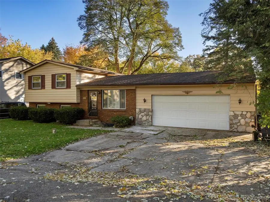 845 Harry Paul, Lake Orion, MI  - Image #3