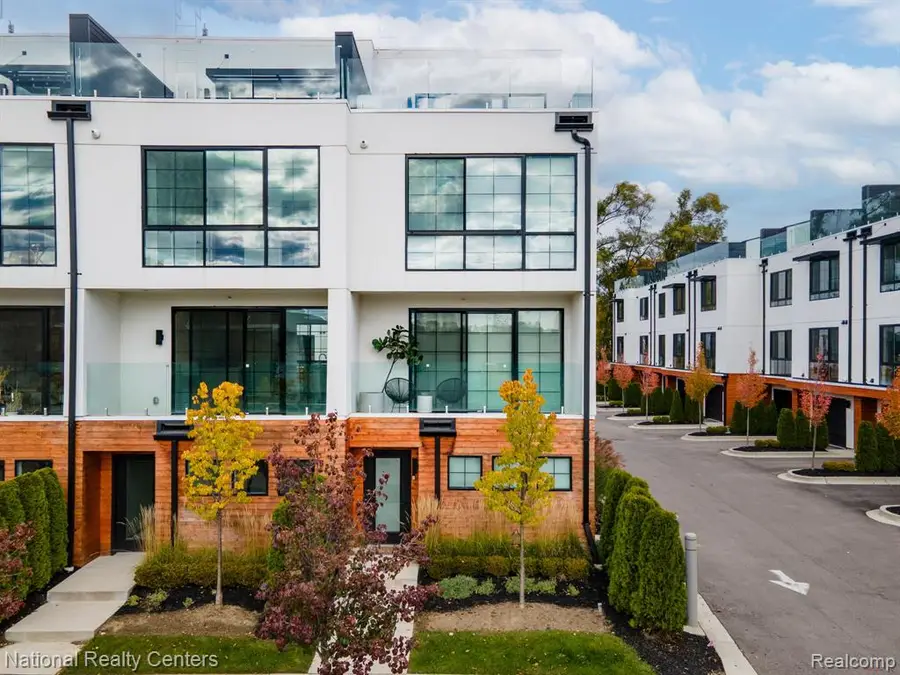 533 E Harrison #35, Royal Oak, MI  - Image #2