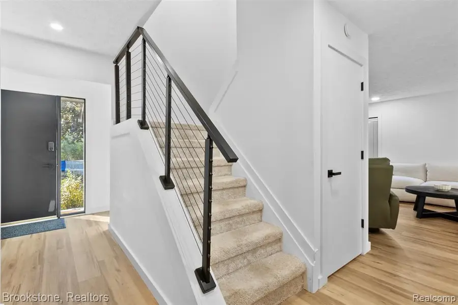 468 Woodstone, Waterford, MI  - Image #3