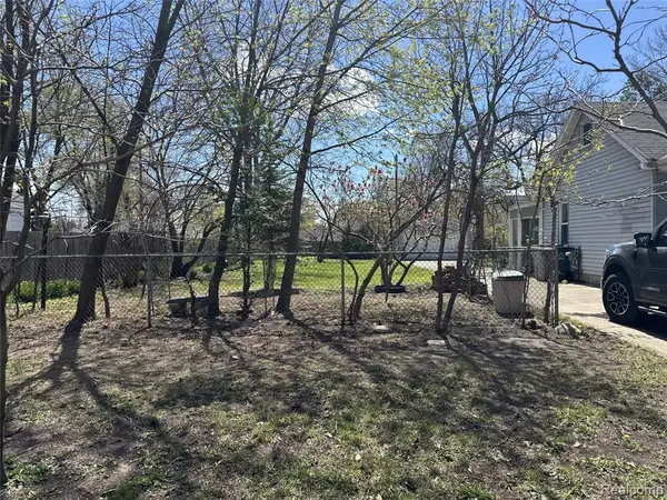 1236 E Meyers, Hazel Park, MI 48030