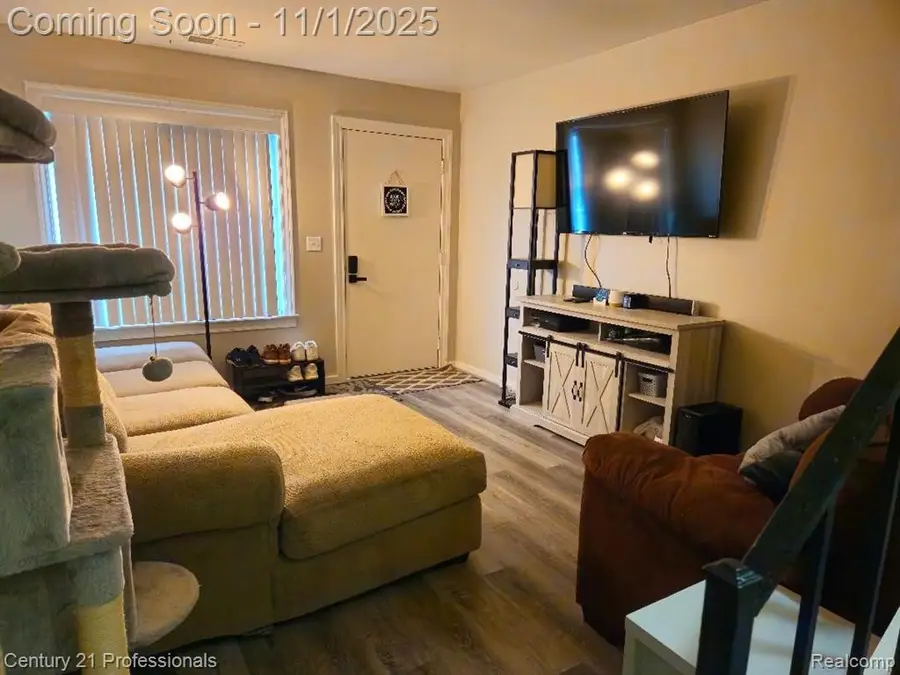 809 Estrada, Belleville, MI  - Image #3