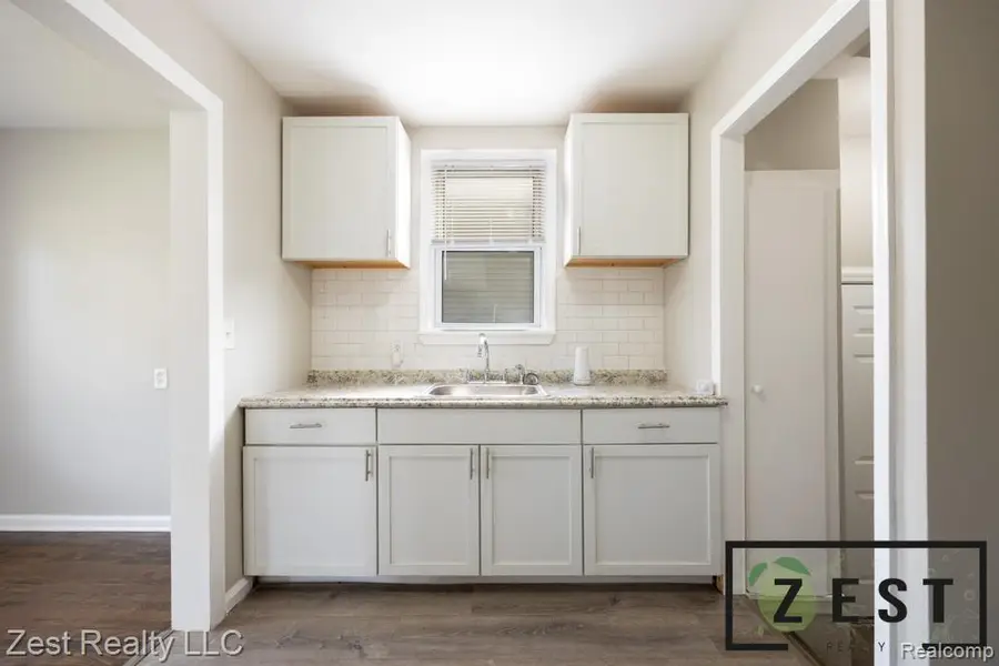 19366 Woodside, Harper Woods, MI  - Image #3