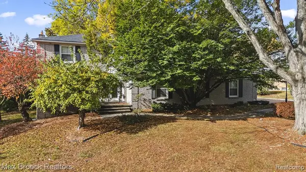 31079 Oak Valley, Farmington Hills, MI 