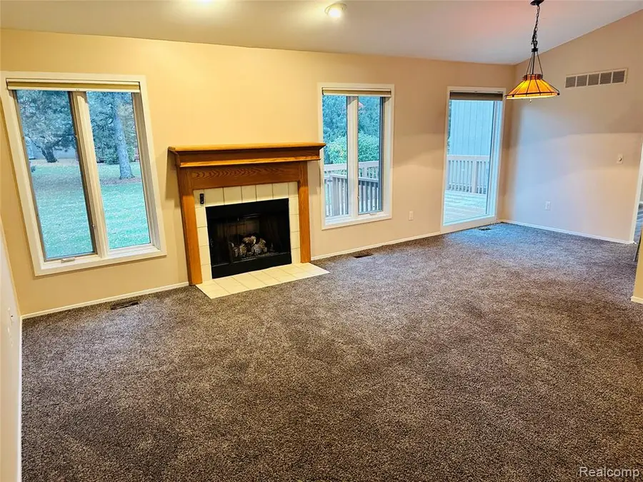 33779 Vista, Farmington Hills, MI  - Image #3