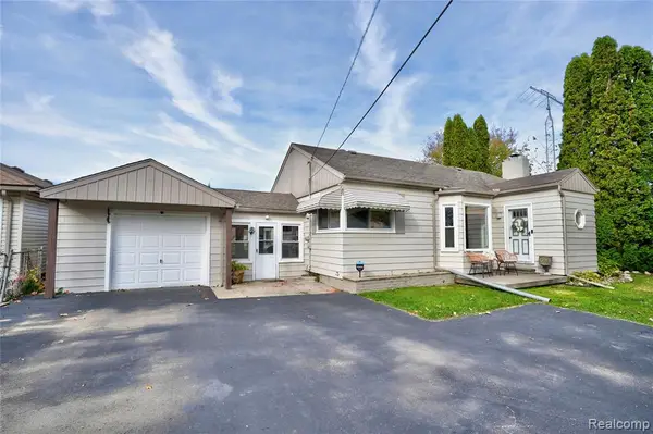 3413 Blue Lake, Flint, MI 