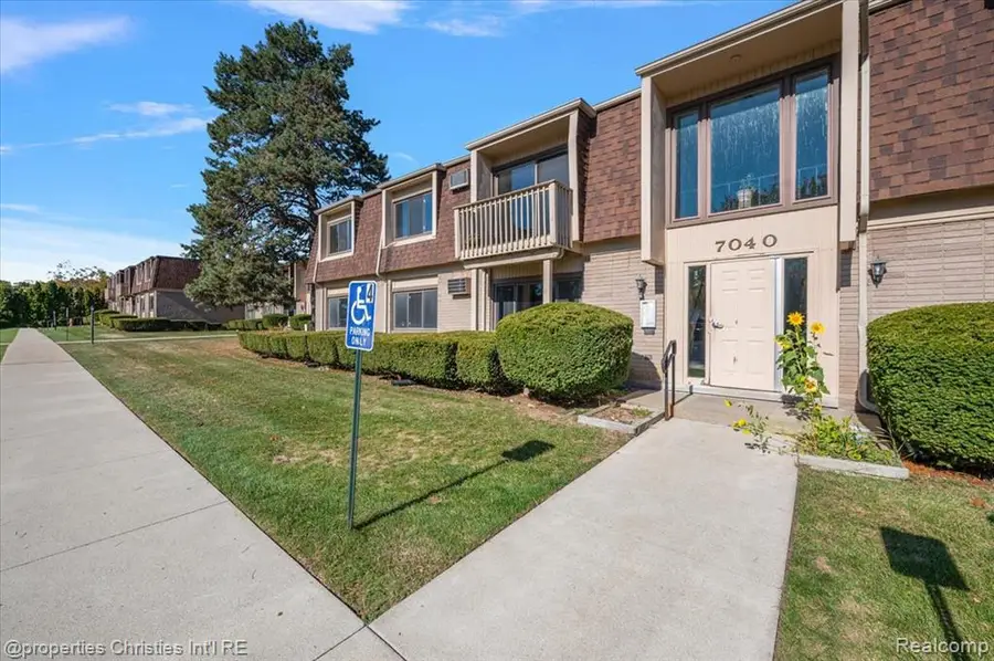 7040 Villa #2, Waterford, MI  - Image #2