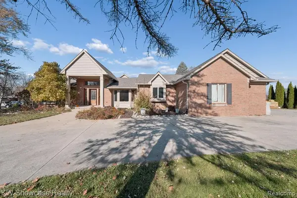 1112 W Cook, Grand Blanc, MI 48439