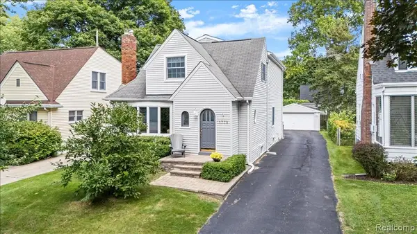 1775 Woodland, Sylvan Lake, MI 