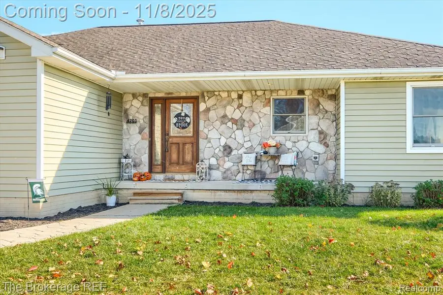 4203 Crystal Cove, Linden, MI  - Image #2