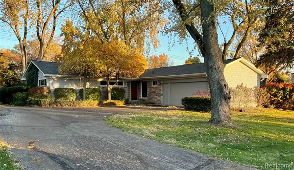 6727 Lahser, Bloomfield Hills, MI 