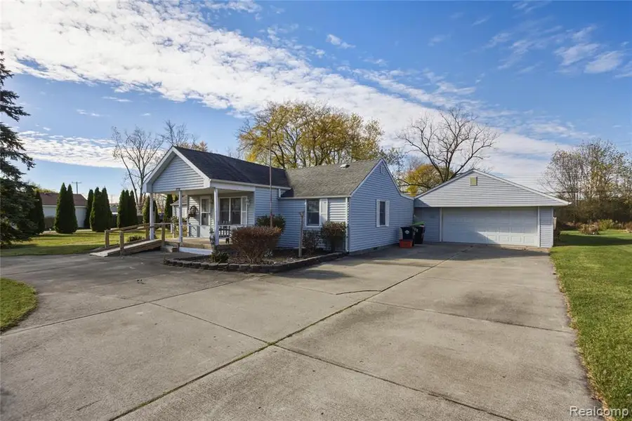 26762 Reaume, Woodhaven, MI  - Image #2