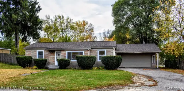 4935 Pontiac Lake, Waterford, MI 