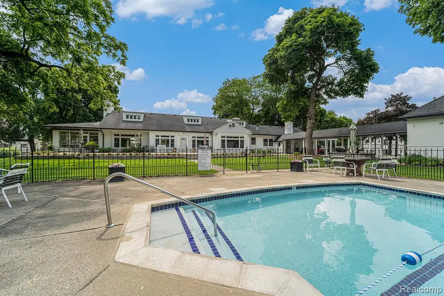 42160 Woodward, Bloomfield Hills, MI  - Image #2